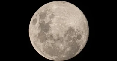 The image of the snow moon of the year on February 1st.