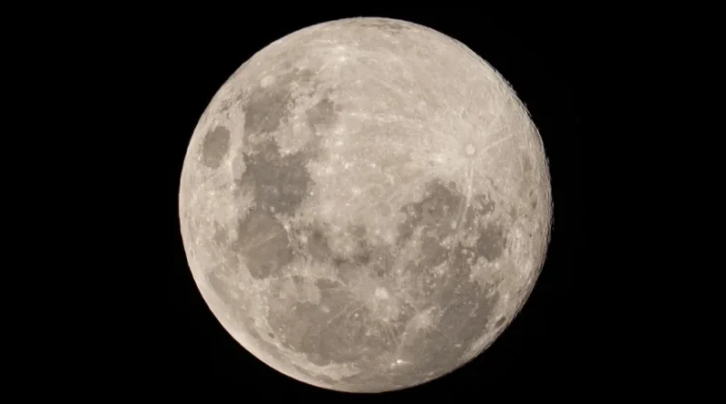 The image of the snow moon of the year on February 1st.